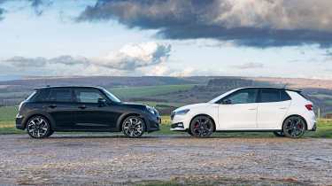 Skoda Fabia 130 и MINI Cooper S, сравнение